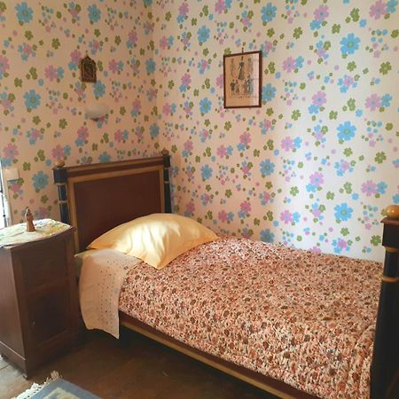 Bed and Breakfast La Cure Du Maine Charles Birac  Экстерьер фото