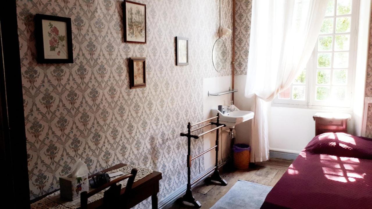 Bed and Breakfast La Cure Du Maine Charles Birac  Экстерьер фото